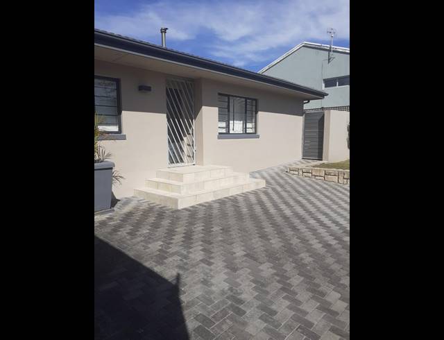4 BEDROOM HOUSE SOLD IN VAN RIEBEECKSTRAND